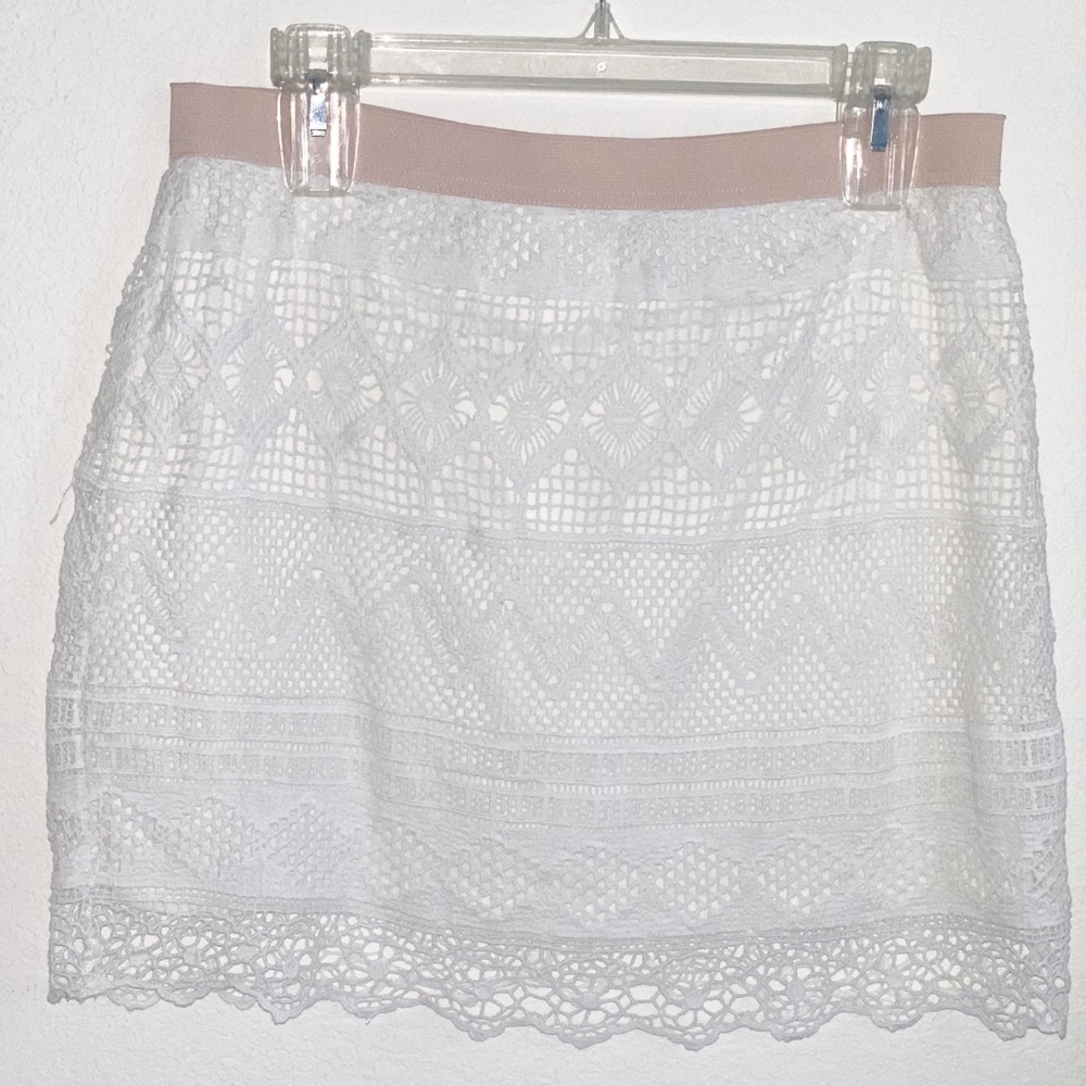 American Eagle white knit skirt. Size 8.